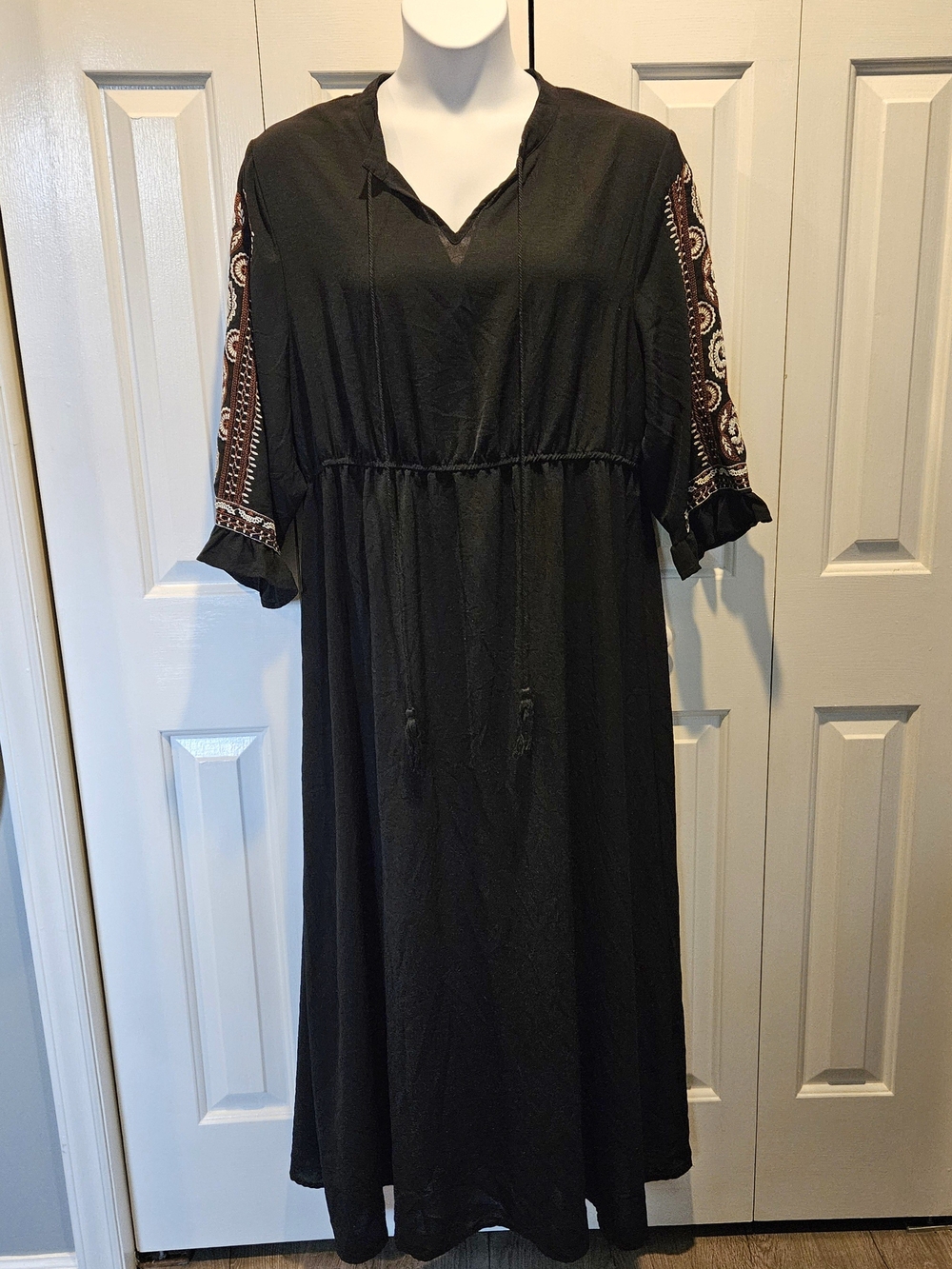 SHEIN Black Midi Dress with Embroidered Brown Sleeve Panels